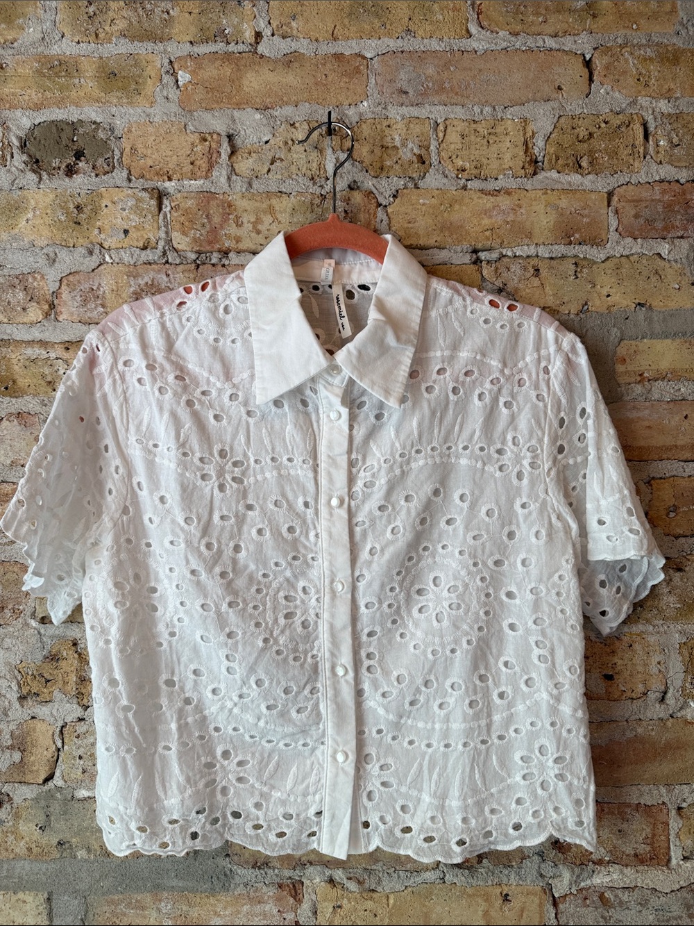 Women’s White Eyelet Button-Down Short-Sleeve Shirt Medium
